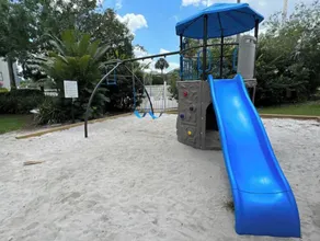 Universal/Pool view +FREE parking. Newly renovated 2bdrm/2bth - Image 4