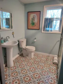 Newly renovated Farm cottage with Mountain views  - Image 4