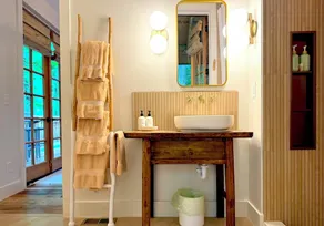GloCabin, Romantic Forest Escape on 32 Private Acres + Hot Tub + Trails - Image 3