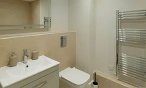 Luxury Manchester Apartment - Blue - Image 3