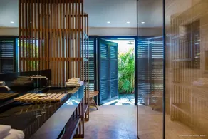Breathtaking Hillside Villa - Image 2