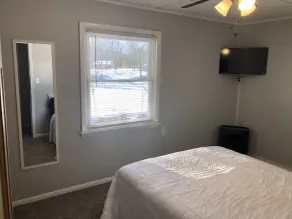 Lake Front Cottage - Image 4
