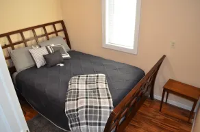 Quiet home in the heart of town, close to Airport and Interstate - Image 5