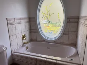 Riverview House. Close to River, Trails and Town. Comfortable 3 bedroom home. - Image 3