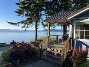 Puget Sound Chic Romantic Cottage with Private Beach Access & Gated Entry - Image 5