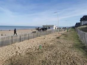 T2 FRONT DE MER Near downtown - Image 2