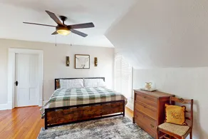 The Farmhouse - A True Country getaway on 40 acres! - Image 4