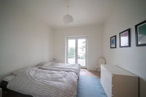 Large Holiday Home w/ Stunning Waterfront Views & Separate Guest house sleeps 12 - Image 4