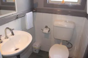 Aqualuna Beach Apartment 68 - Image 2