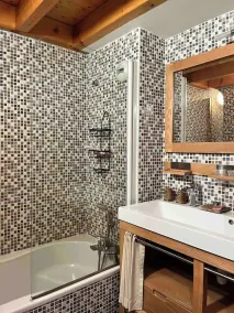 WONDERFUL SPACIOUS CHALET IN BOURG D’OISANS - SLEEPS 10(*supplement available up to 16) - Image 3