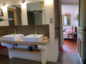 Au pied du Luberon,  Authentique Mas du XVIIIème s. en pierres avec piscine - Image 3