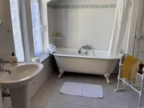 19th Century Country House with Shared Pool and Pets Allowed - Image 4