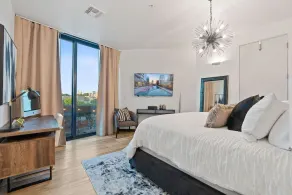 2BR Designer Condo on Trendy East 11th St, Downtown Austin - Image 5
