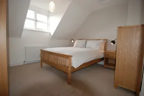 Modernes neu renoviertes Einfamilienhaus. Kurzer Fußweg zum Strand. - Image 4