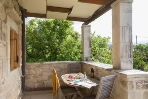 14th century Venetian open plan stone suite with sharing pool & private terrace - Image 4