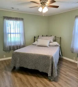 “House In The Grove” Private, comfortable, squeaky clean! - Image 5