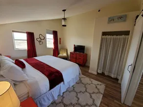 Rocky Mountain Views, sleeps 6, all king beds & 2 living rooms, country setting - Image 5