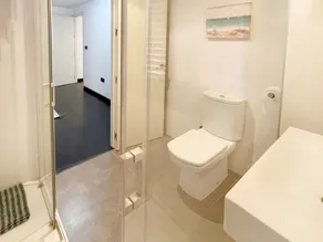 Apartment on the seafront with swimming pool, air conditioning /heating - Image 5