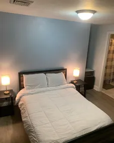 Charming 1-bedroom boutique hotel room in Norwell - Image 4