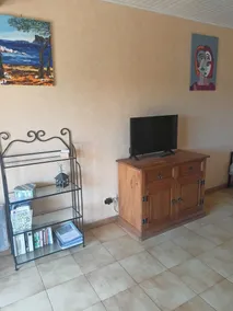 CASSIS 6 km. Stueetagen i villa 2 Appart. for 1 til 6 personer hver. Terrasser, smuk udsigt - Image 2