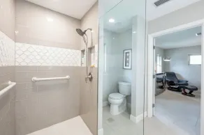 Zwei Master-Suiten, voll ausgestattetes Haus mit beheiztem Pool & Spa, nahe allem - Image 3