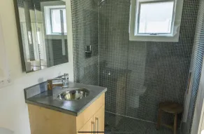 Brilliant Southside Home on 2 Acre Park + Pet Friendly - Image 3