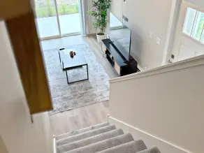 Modern 4BR with Parking - WV rep 4 - Image 2