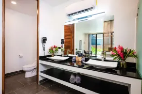 One of a kind king studio w/kitchen+pool - Image 3