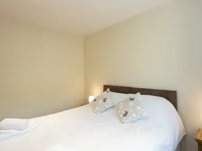 3 bedroom accommodation in Ventnor - Image 5