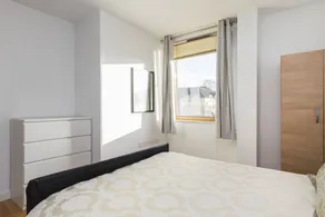 Stunning 2 bed | 2 bathroom apartment moments from East Croydon station - Image 5