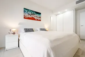 Apartamento 'Costa Dorada Perle' con vistas al mar, piscina compartida y aire acondicionado. - Image 5