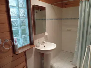 Tranquil Shores Waterfront Cottage - Image 2