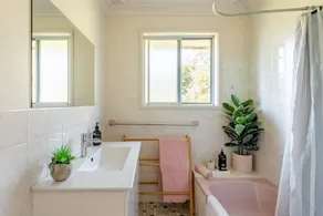 A  little beach front cottage - Image 2