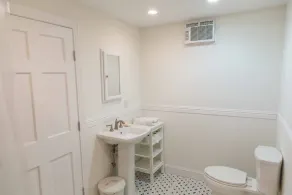 3 BR, 2 BA Maison élevée de charme - 1 bloc à la plage! Grande véranda avec hamac! - Image 3