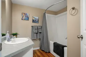 Roomy 3-Bed Downtown, AC, Heated Underground Parking, Near Saddledome & Stampede - Image 2