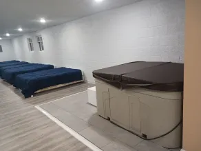 family reunion HQ. 8 beds 2 bathrooms and a hot tub! - Image 4