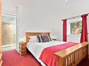 Spacious Teifi Valley barn for holidays near the Cardigan coast. - Image 4