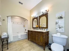 Cute Queen In Mansion near Beach Monterey Carmel - Image 3
