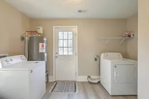 Stay near all Chas attractions, quiet comfort with fenced yard! - Image 2