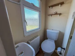 Spacious Caravan For Hire With Decking By The Beach In Suffolk Ref 40094Nd - Image 3