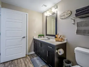 ★ Desert Living ★ Pets ★ Heated Pool ★ Gym ★ Shops - Image 5