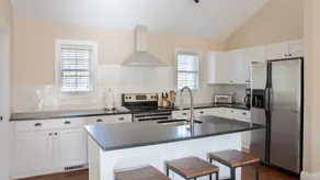 Downtown Charlottesville Carriage House - Image 4