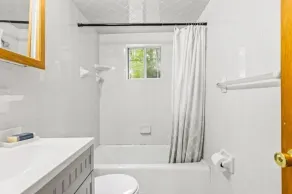 Winter fun-Charming Retreat-Walk to North Conway Village or Mt. Cranmore - Image 3