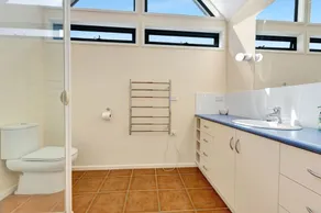 Beautiful waterfront accommodation on the canals in Paynesville. - Image 5