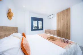 Apartment 'White Suites 2' with Shared Pool, Wi-Fi and Air Conditioning - Image 4