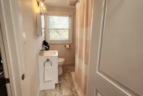 Cute and Cozy 2bd-Pet Friendly-4 Miles to LU! - Image 5