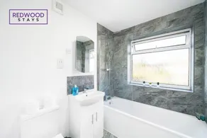 Cosy 3-Bedroom Serviced House with Free WiFi and Parking By Redwood Stays - Image 2