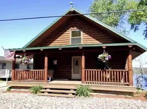 Beautiful riverfront log cabin home in Prairie du Chien - Image 4