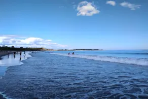 Fattoria di eredità sul lungomare modernizzata con fienile per l'intrattenimento - Image 5