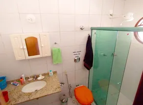 Spacious house with 3 suites and a swimming pool. - Image 4